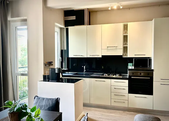 Apartment Pasitea - 1 Min Walk Tram To Duomo, Easy To Rho Fiera Mailand